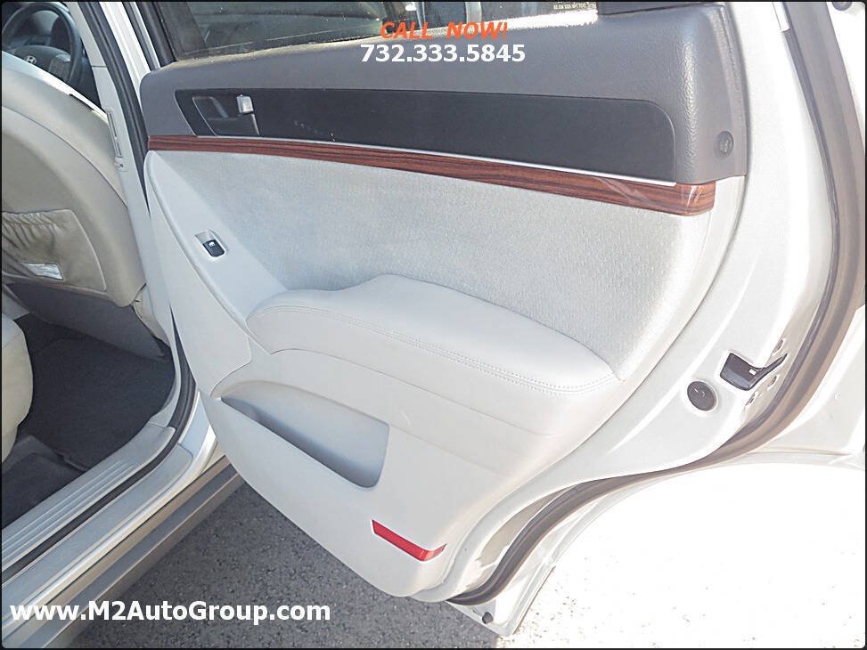 Used 2010 Hyundai Veracruz GLS FWD image 25