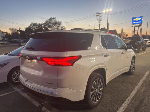 Used 2023 Chevrolet Traverse Premier AWD/4WD image 7