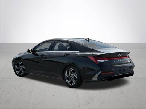 New 2026 Hyundai Elantra Limited FWD image 5