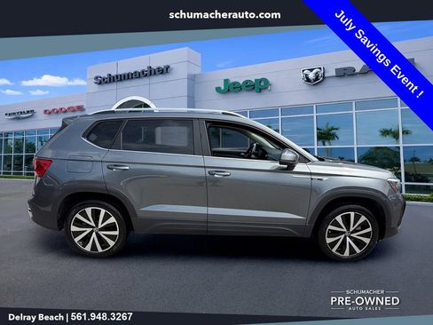Used 2023 Volkswagen Taos SE w/ Panoramic Sunroof Package FWD image 8