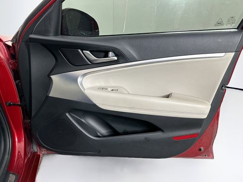 Used 2022 Genesis G70 2.0T image 31