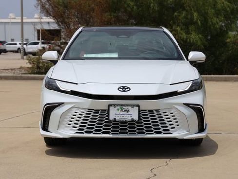 New 2026 Toyota Camry Hybrid FWD image 2