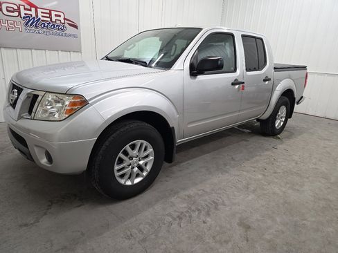 Used 2014 Nissan Frontier SV image 3