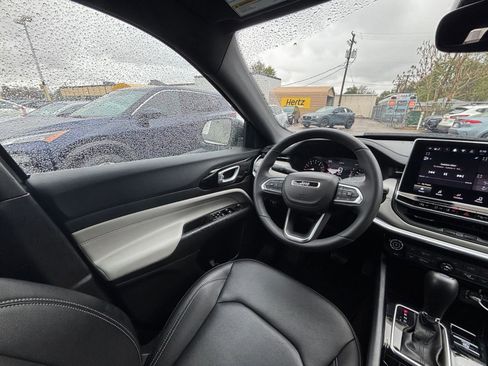 Used 2025 Jeep Compass Limited AWD/4WD image 32