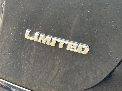 Used 2017 Toyota RAV4 Limited image 10