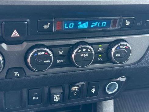 Used 2019 Toyota Tacoma TRD Off-Road w/ TRD Premium Off Road Package AWD/4WD image 32