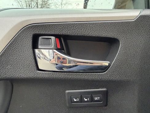 Used 2018 Toyota RAV4 Limited image 17