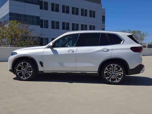 New 2026 BMW X5 xDrive50e w/ Premium Package AWD/4WD image 7