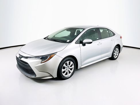 Used 2024 Toyota Corolla LE image 3