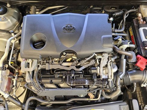 Used 2018 Toyota Camry SE FWD image 30