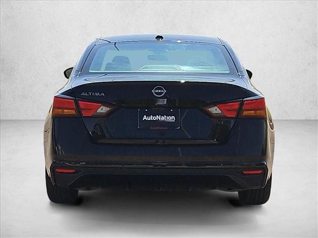 Used 2025 Nissan Altima 2.5 SV FWD image 7