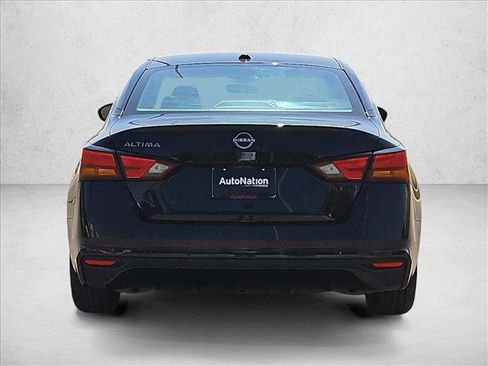 Used 2025 Nissan Altima 2.5 SV FWD image 7