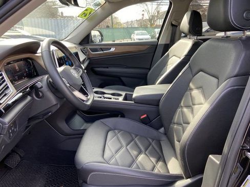 Used 2025 Volkswagen Atlas SE image 23