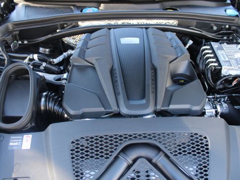 New 2026 Porsche Macan S AWD/4WD image 38