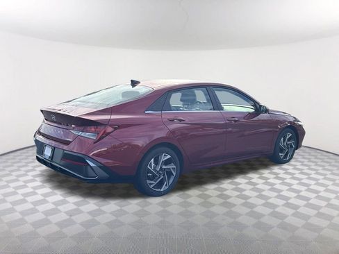 New 2025 Hyundai Elantra Limited FWD image 5