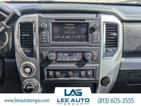 Used 2019 Nissan Titan PRO-4X w/ Pro-4x Convenience Package AWD/4WD image 17