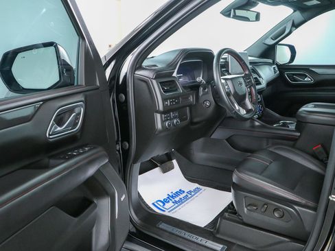 Used 2023 Chevrolet Tahoe RST w/ Luxury Package AWD/4WD image 3