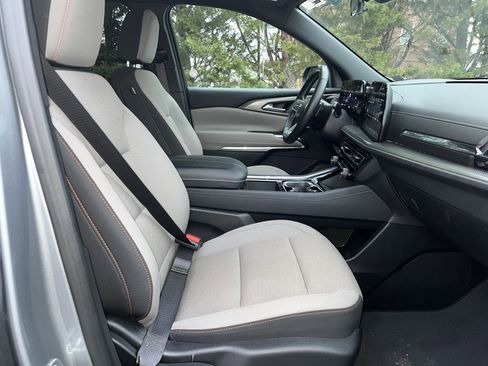 Used 2025 Chevrolet Traverse LT AWD/4WD image 25