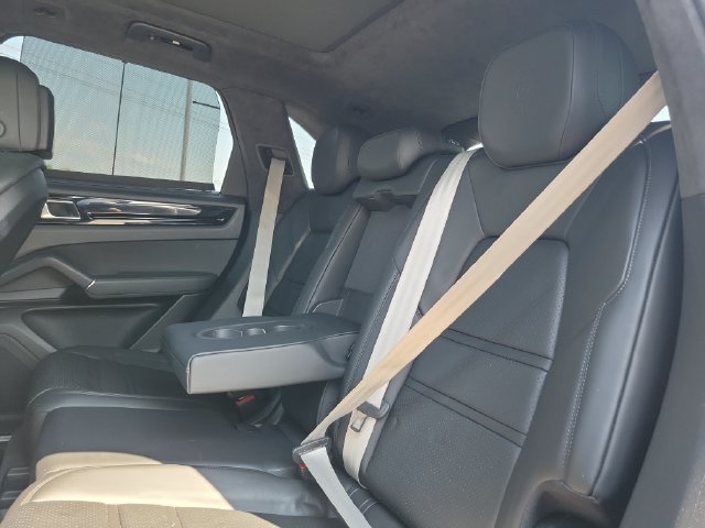 Used 2022 Porsche Cayenne Platinum Edition AWD/4WD image 26
