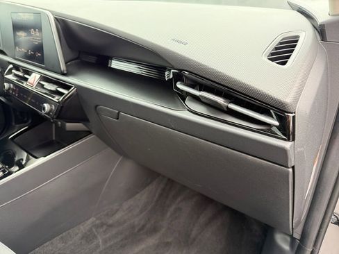 Used 2024 Kia Niro LX image 18