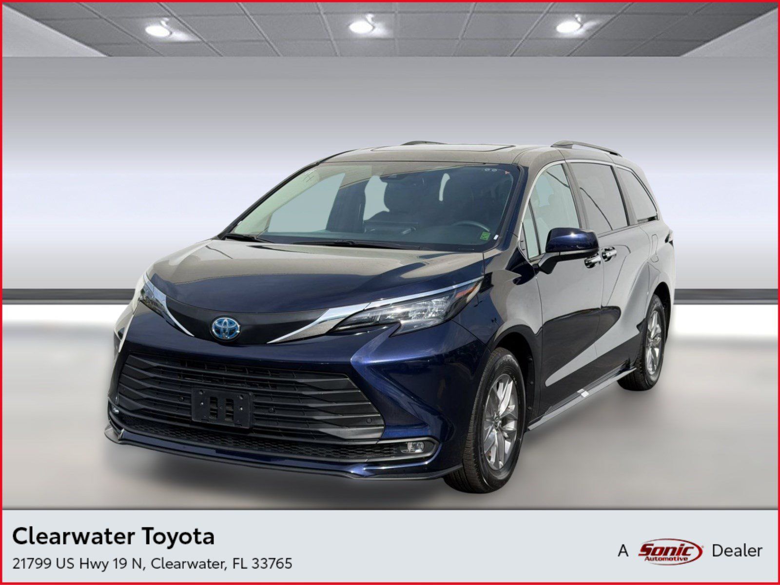 Used 2025 Toyota Sienna XLE FWD image 1