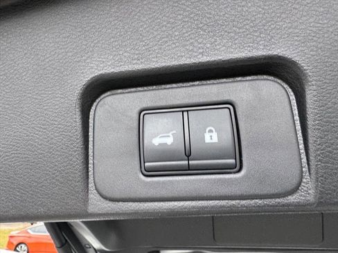 Used 2024 Nissan Rogue SV image 11