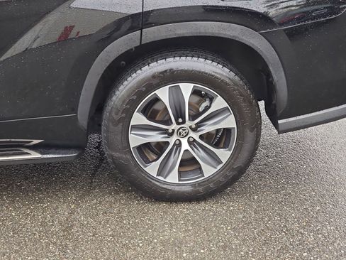 Used 2023 Toyota Highlander XLE image 43