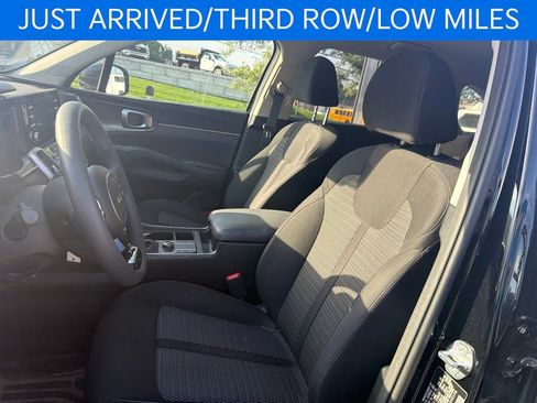 Used 2023 Kia Sorento LX AWD/4WD image 7
