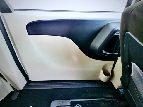 Used 2015 Dodge Grand Caravan SE w/ Quick Order Package 29E SE image 48