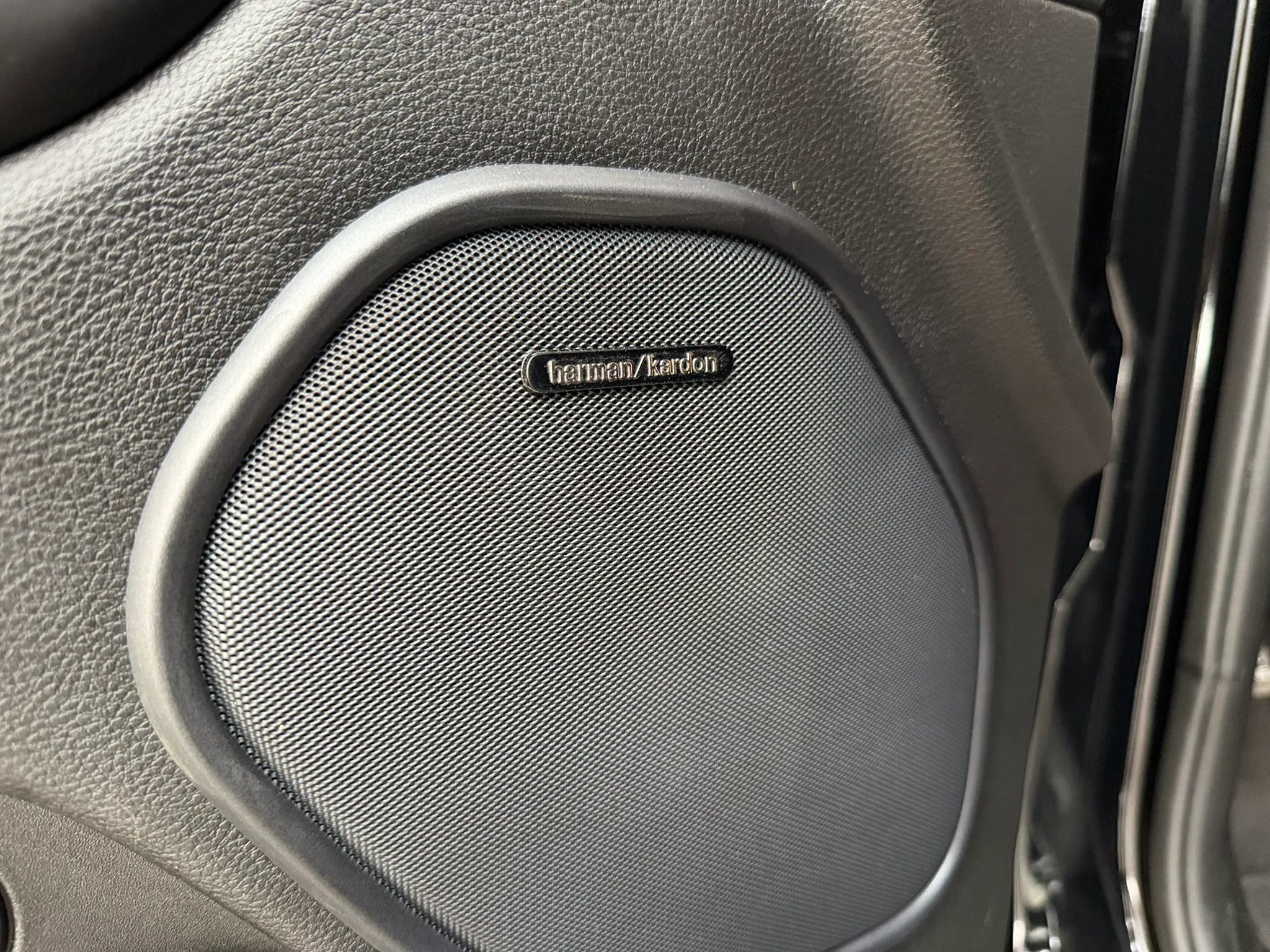 Used 2021 Dodge Durango SRT Hellcat w/ Technology Group AWD/4WD image 14