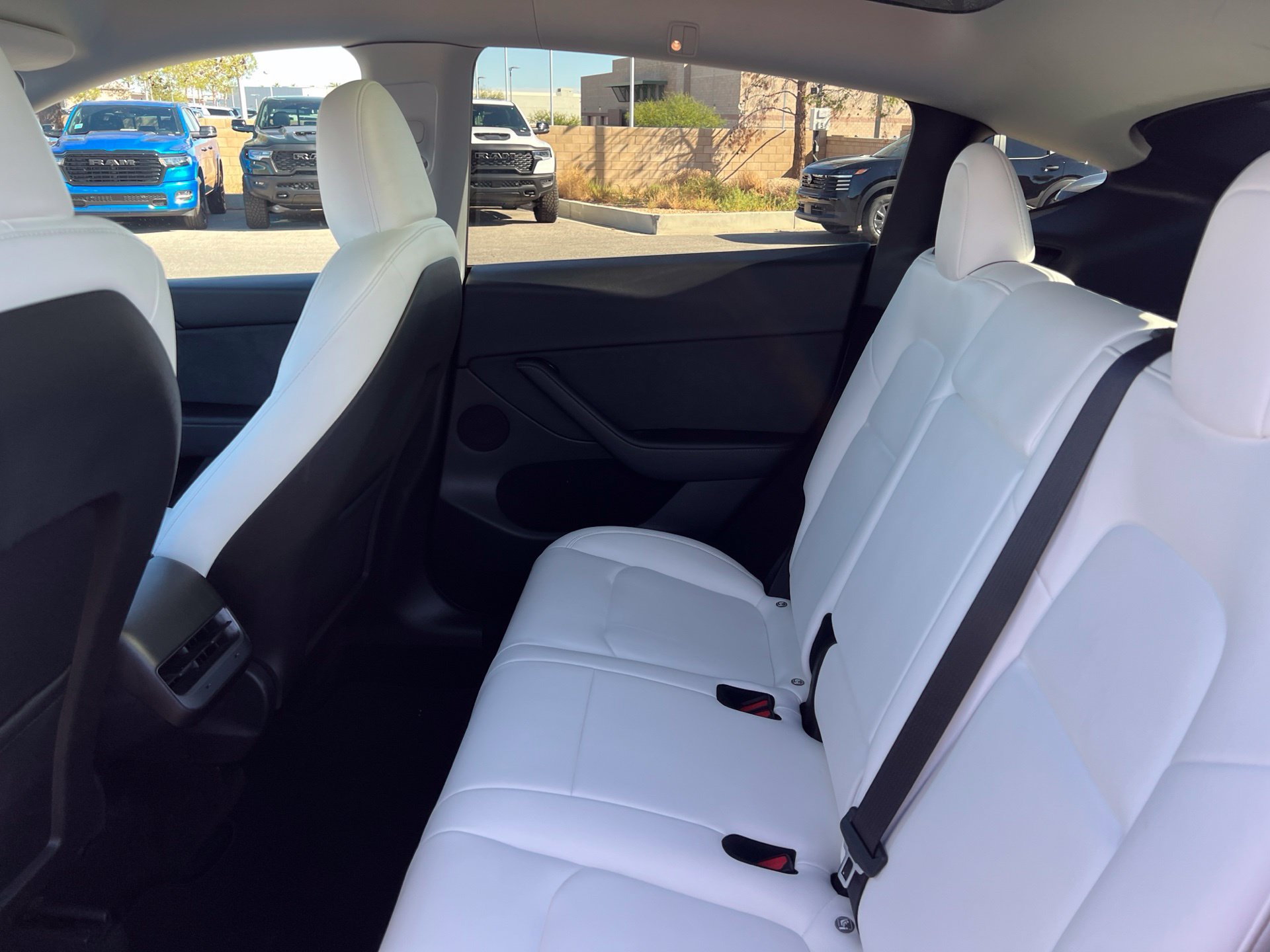 Used 2024 Tesla Model Y Long Range AWD/4WD image 24