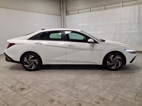 Used 2025 Hyundai Elantra SEL image 10