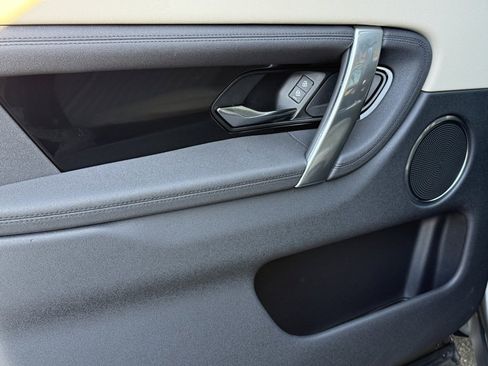 Used 2023 Land Rover Discovery Sport S image 12