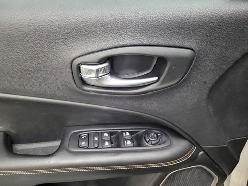 Used 2021 Jeep Compass Latitude w/ Convenience Group AWD/4WD image 27