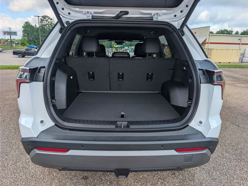 New 2026 Chevrolet Equinox LT w/ Convenience Package II FWD image 35