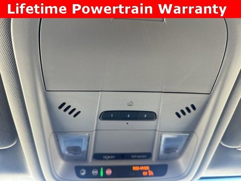 Used 2024 GMC Terrain SLT image 17