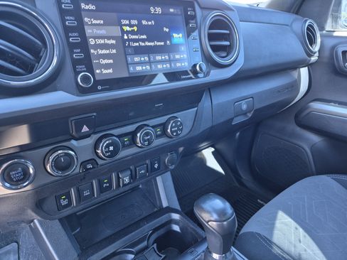 Used 2020 Toyota Tacoma TRD Sport w/ Technology Package AWD/4WD image 14