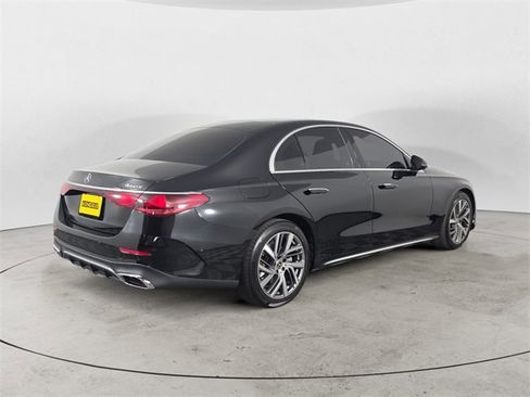 Used 2024 Mercedes-Benz E 350 4MATIC Sedan image 5