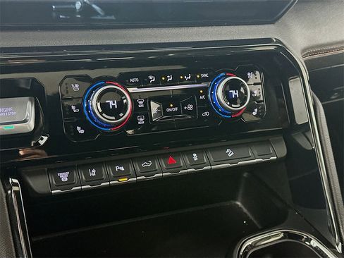 Used 2024 GMC Sierra 3500 AT4 w/ AT4 Premium Plus Package image 18