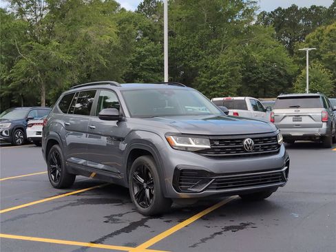Used 2023 Volkswagen Atlas SEL R-Line AWD/4WD image 9