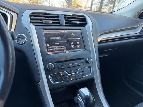 Used 2016 Ford Fusion SE w/ Equipment Group 202A image 9