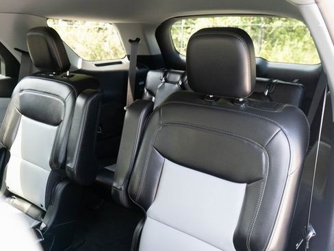 Used 2022 Ford Explorer XLT w/ Equipment Group 202A image 19