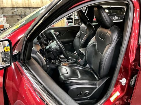 Used 2019 Jeep Cherokee Limited image 7