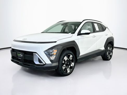 Used 2025 Hyundai Kona SEL AWD/4WD image 3