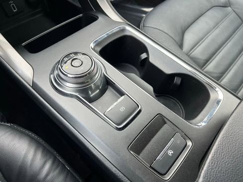 Used 2017 Ford Fusion SE w/ Fusion SE Technology Package image 28