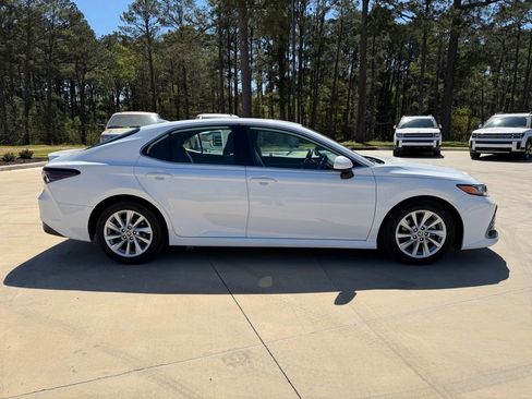 Used 2022 Toyota Camry LE image 6
