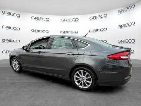Certified 2017 Ford Fusion SE w/ Fusion SE Technology Package FWD image 5