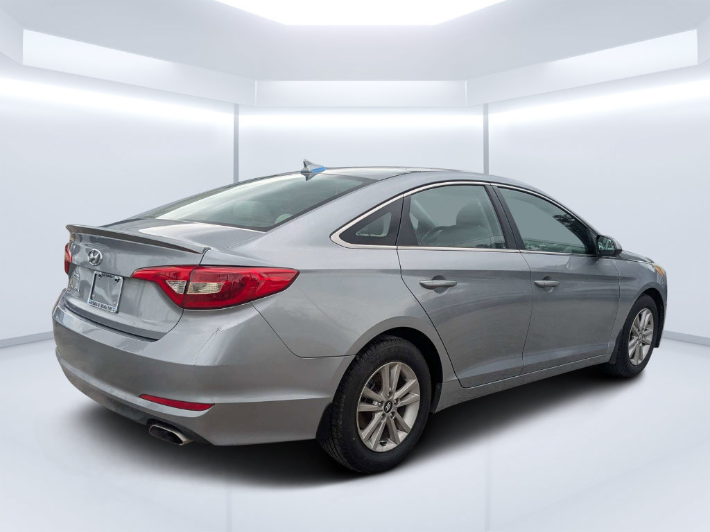 Used 2015 Hyundai Sonata SE w/ Winter Package FWD image 3