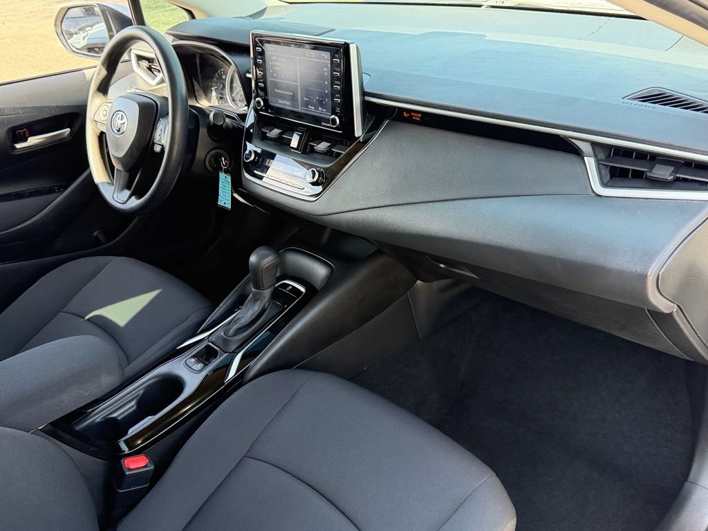 Used 2021 Toyota Corolla LE FWD image 18