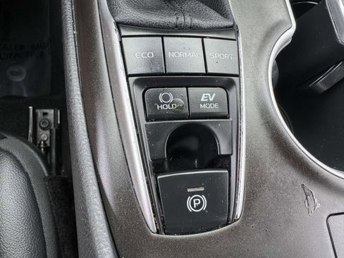 Certified 2021 Toyota Camry XLE image 28